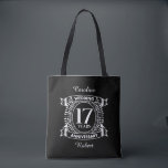 17結婚周年モノクロ トートバッグ<br><div class="desc">結婚17年目祝のロマンチックなデザイン。このデザインもしの救済カスタマイズ連絡は頼、彼らがこの文字の真下にあるデザイナーのボタンです17周年の背景を持つcrestスタイルデザインです。</div>