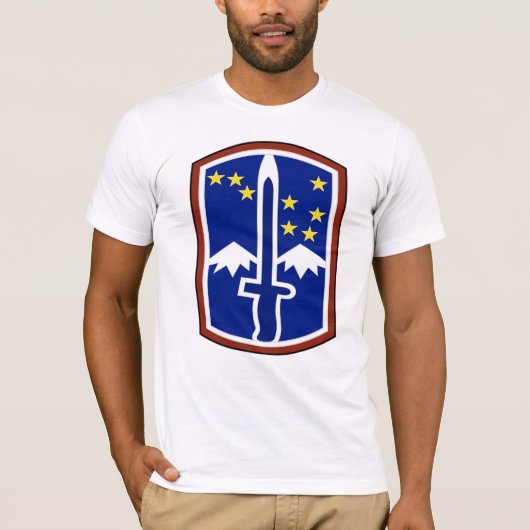 172d Strykerの組の肩パッチのTシャツ Tシャツ (正面)