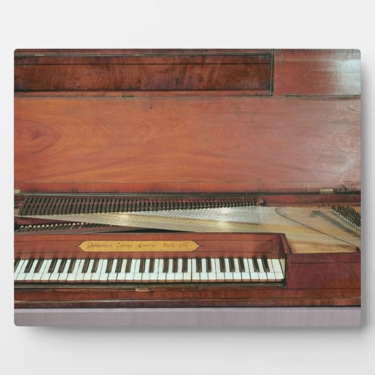 1767年製の四角いピアノ（写真） フォトプラーク (正面)