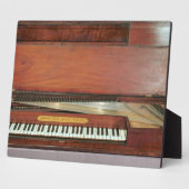 1767年製の四角いピアノ（写真） フォトプラーク (側面)