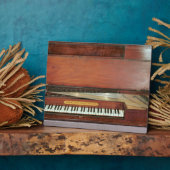 1767年製の四角いピアノ（写真） フォトプラーク (側面)