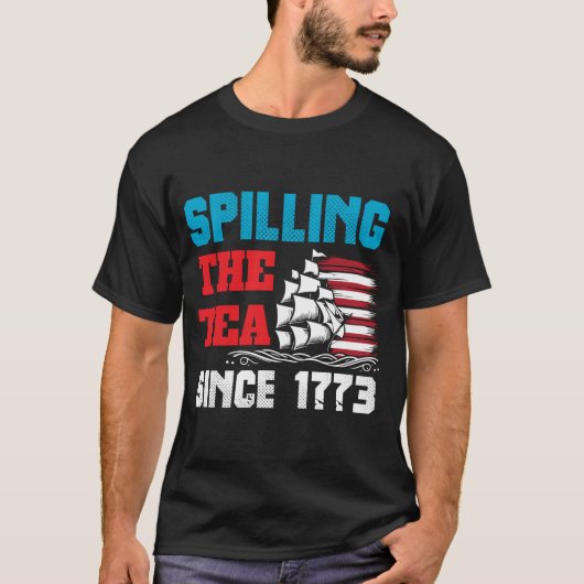 1773年から紅茶をこぼしまくる独立記念日のTシャツ Tシャツ (正面)
