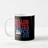 1773年から紅茶をこぼしまくる4th July面白グッズ コーヒーマグカップ (左)