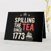 1773年から紅茶をこぼす7月4日の愛国心 カード (黄色い花)