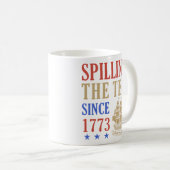 1773年から紅茶をぶちまけてる面白いナマケモノ コーヒーマグカップ (正面右)