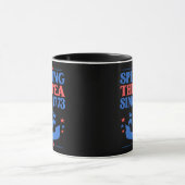 1773年7月4日から1773年までにお茶を注いだ マグカップ (中央)