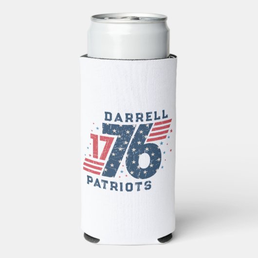 1776パーソナライズされた年7月4日の独立記念日 スリム缶クーラー (Seltzer裏面)