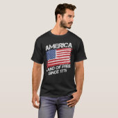 1776年に愛国的なアメリカ人から無料のアメリカの土地 Tシャツ (正面フル)