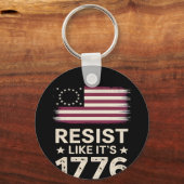1776年のアメリカ保守国旗のように抵抗 キーホルダー (正面)