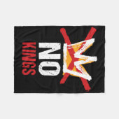 1776年のアンチ君主制からアメリカに王はいない フリースブランケット (正面(横))