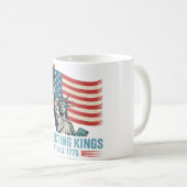 1776年の像デザイン以来の王を拒否 コーヒーマグカップ (正面右)