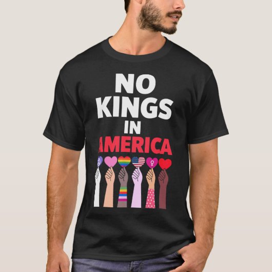 1776年の抗議サイン以来、アメリカには王はいない Tシャツ (正面)