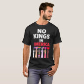 1776年の抗議サイン以来、アメリカには王はいない Tシャツ (正面フル)