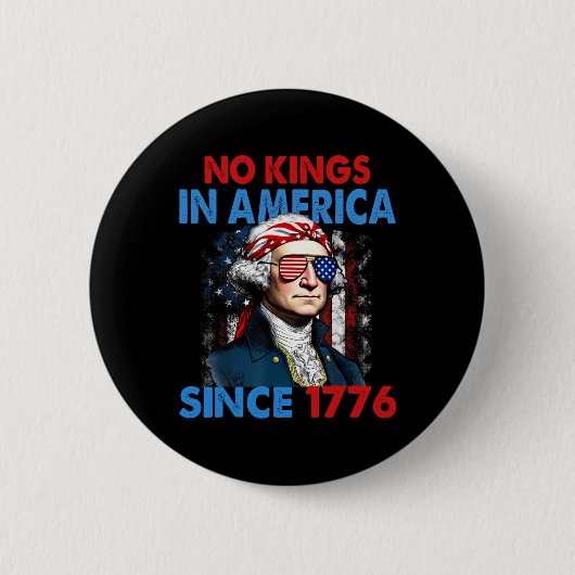 1776年アメリカ国旗のデモク以来、アメリカで王救達はいない 缶バッジ (正面)