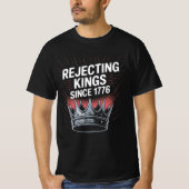 「1776年以来の王を拒否する – 反抗的な歴史 Tシャツ (正面)