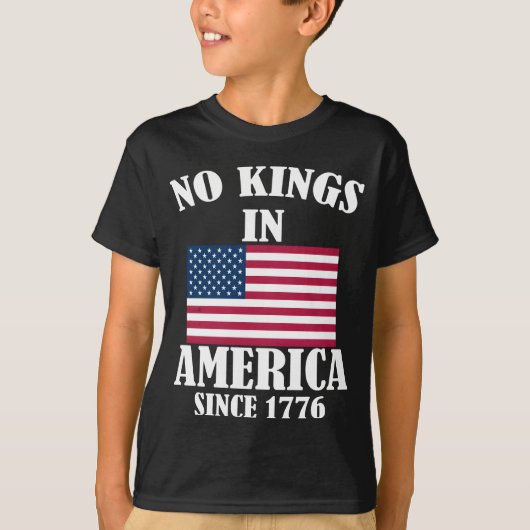 1776年以来アメリカに王はいない 愛国者旗 Tシャツ (正面)