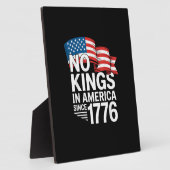 1776年以来アメリカに王様はいない 抗議するクリエイティブTシャツ フォトプラーク (側面)