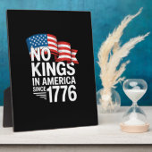 1776年以来アメリカに王様はいない 抗議するクリエイティブTシャツ フォトプラーク (側面)