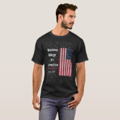 1776年以来アメリカに王様はいない 7月4日 Tシャツ (正面フル)