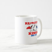 1776年以来王様を拒否しているクラシックなデザイン コーヒーマグカップ (正面右)