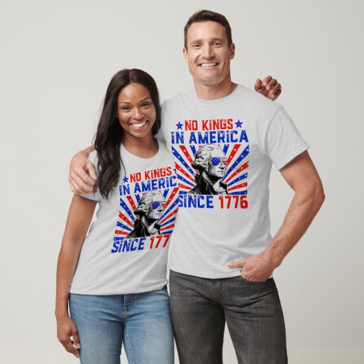 1776年米国国旗からアメリカ動揺してに王はいない Tシャツ (ユニセックス)