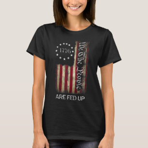 1776我々国民は愛国的なアメリカ人に上りている Tシャツ