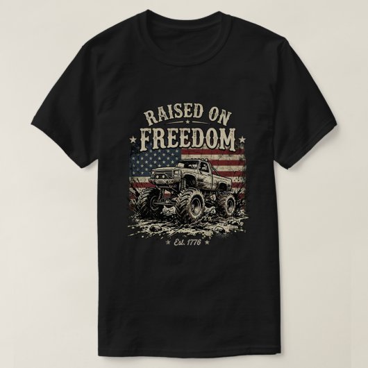 1776 アメリカ国旗: フリーダム モンスタートラックを駆り上げる Tシャツ (デザイン正面)