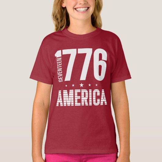 1776 アメリカ 歴史的自由 白タイポグラフィー Tシャツ (正面)