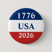 1776 アメリカ 2026 赤 白 青 愛国 缶バッジ (正面)