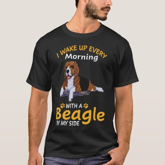 17 私のそばにはいつもビーグルが Tシャツ (正面)
