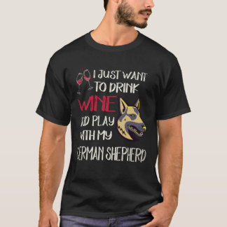 17 私はワインを飲んで私のジャーマンシェパードと遊びたいだけ Tシャツ
