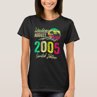 17 Yr Old Vintage August 2005  17th Birthday Tシャツ