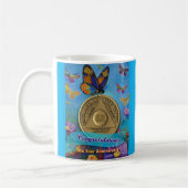 18年間の断酒コイン おめでとう 蝶々 コーヒーマグカップ (左)