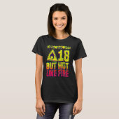 18歳の誕生日おめでとう!まだ若いのにめちゃめちゃセクシー Funny Tシャツ (正面フル)