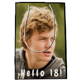 18歳の誕生日の写真こんにちは18男の子 ミディアムペーパーバッグ (正面)