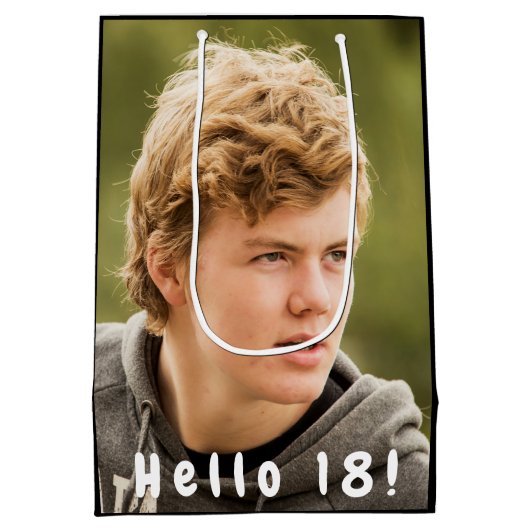 18歳の誕生日の写真こんにちは18男の子 ミディアムペーパーバッグ (裏面)