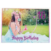18歳の誕生日カスタム写真パープルガール ラージペーパーバッグ (裏面)