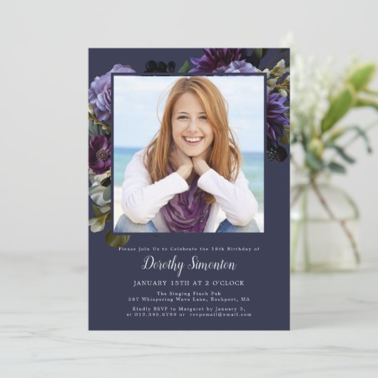 18歳の誕生日パーティーの写真 ムーディーパープルの花 招待状 (スタンド正面)