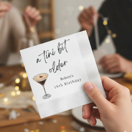 18歳の誕生日パーティー用ナプキン A Tini Bit Older 縁ありカクテルナプキン