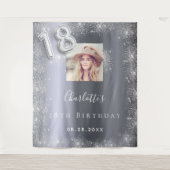18歳の誕生日 銀の写真 グリッター ダスト ウェルカム タペストリー (正面)