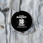 18結婚した年18おもしろい周年 缶バッジ (インサイチュ)