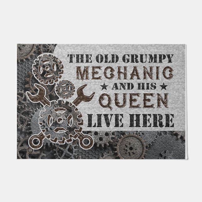 186.不機嫌そうな整備士と女王 ドアマット (正面)