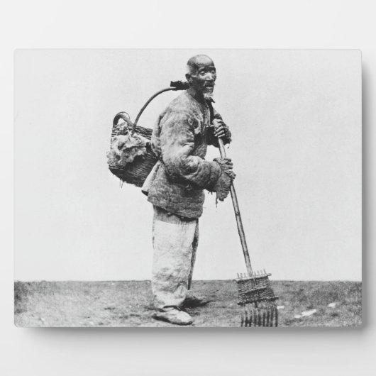 1870年頃の中国の労働者(白黒写真) フォトプラーク (正面)
