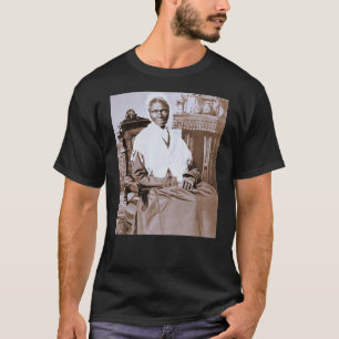 1870年頃一時滞在者の真実のポートレート Tシャツ