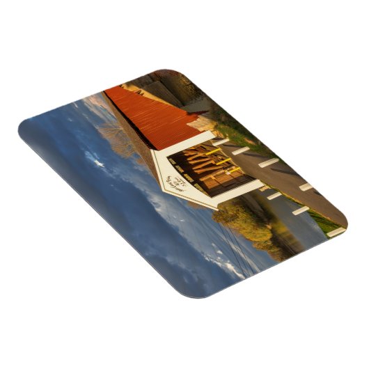 1875年に建てられたメドラの屋根付き橋 マグネット (右側)