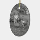 1880年代の愛らしい少女とオンドリのカートinガーデン セラミックオーナメント (左)