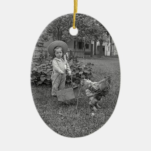 1880年代の愛らしい少女とオンドリのカートinガーデン セラミックオーナメント (正面)