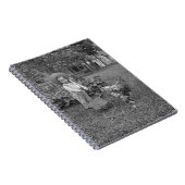 1880年代の愛らしい少女とオンドリのカートinガーデン ノートブック (右側)