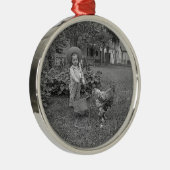 1880年代の愛らしい少女とオンドリのカートinガーデン メタルオーナメント (右)