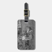 1880年代の愛らしい少女とオンドリのカートinガーデン ラゲッジタグ (正面縦)